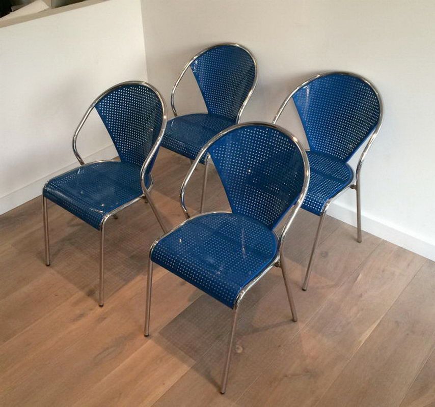 Suite de 4 Chaises Chromées à assises Perforées en Métal Laqué Bleu