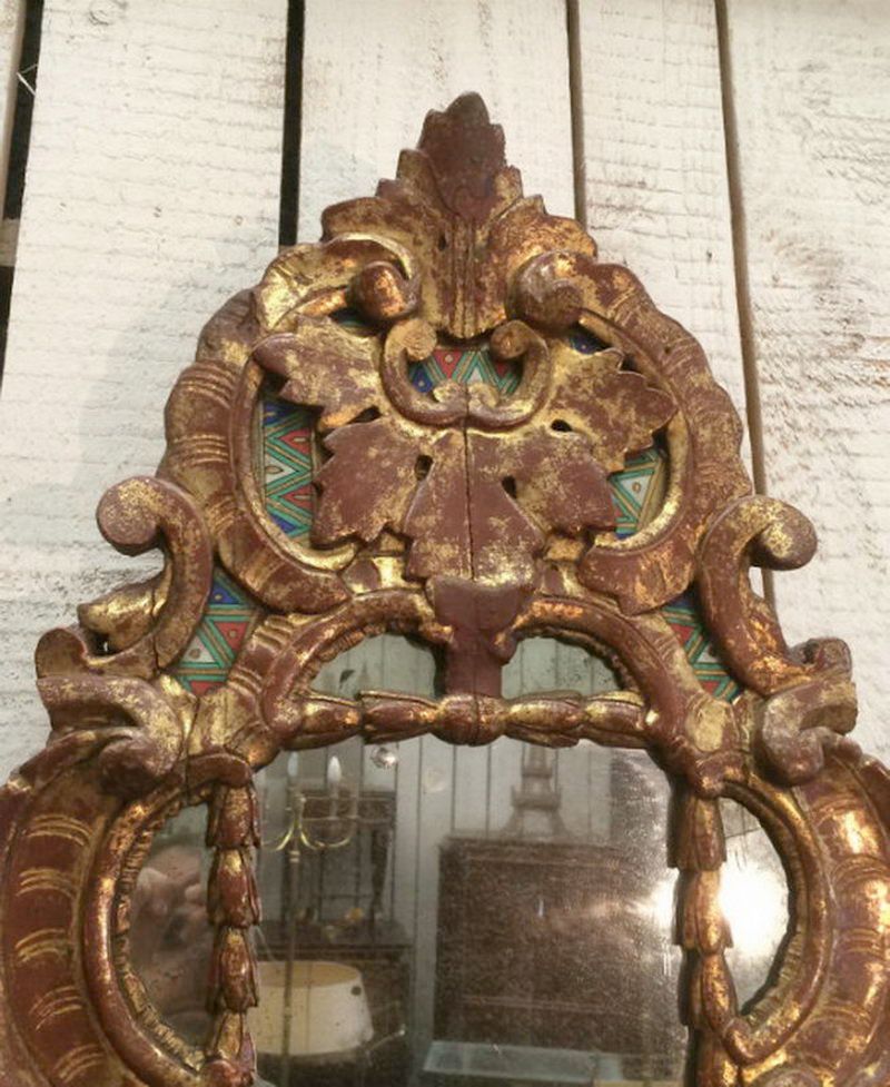 Beau Miroir Rocaille en Bois Doré. XVIIIème siècle