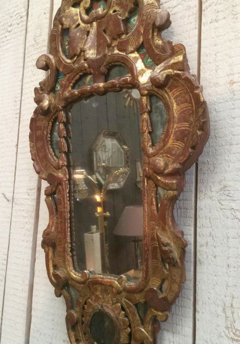 Beau Miroir Rocaille en Bois Doré. XVIIIème siècle