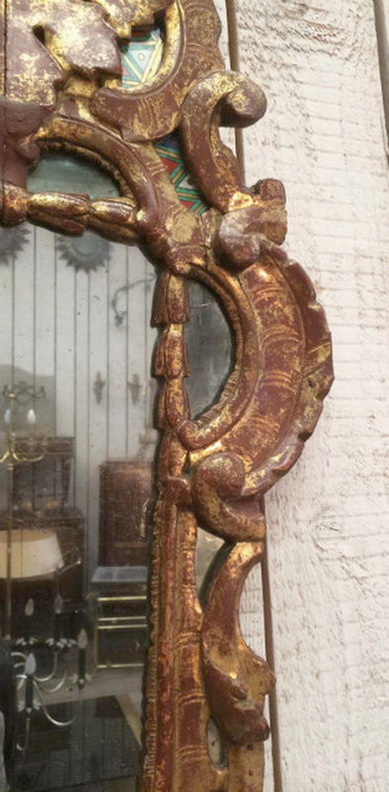 Beau Miroir Rocaille en Bois Doré. XVIIIème siècle