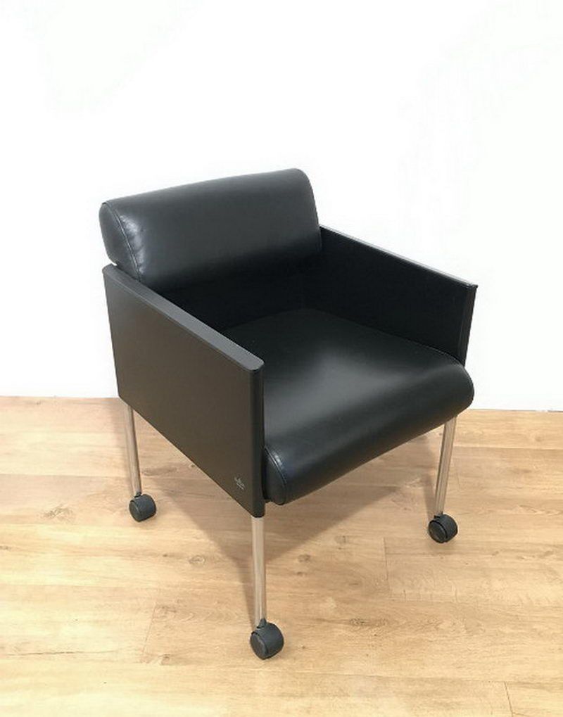 Suite de 4 fauteuils en Cuir et Métal Laqué Noir. Rosenthal