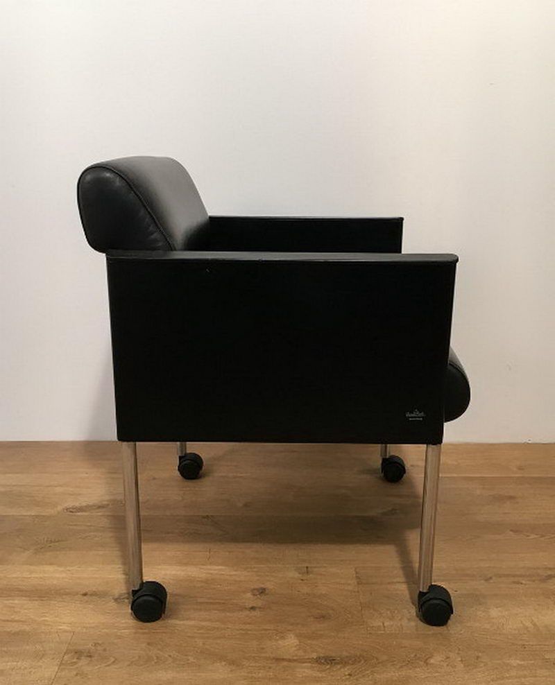 Suite de 4 fauteuils en Cuir et Métal Laqué Noir. Rosenthal