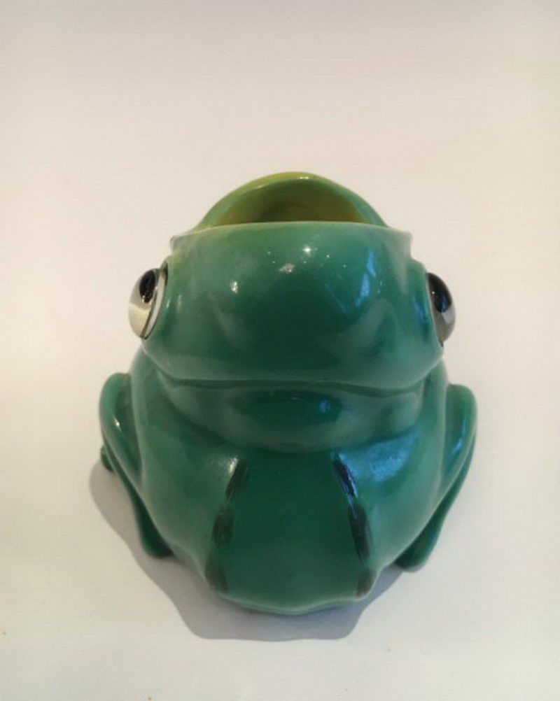 Grenouille stylisée en porcelaine. Dans le style de Marcel Sandoz