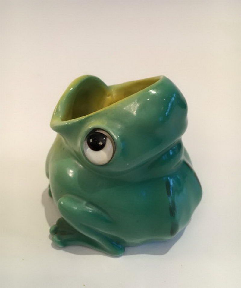 Grenouille stylisée en porcelaine. Dans le style de Marcel Sandoz