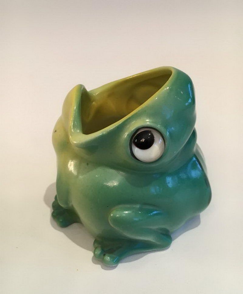 Grenouille stylisée en porcelaine. Dans le style de Marcel Sandoz