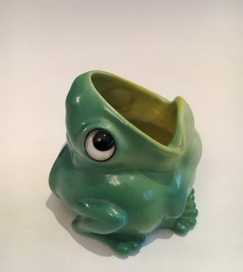 Grenouille stylisée en porcelaine. Dans le style de Marcel Sandoz