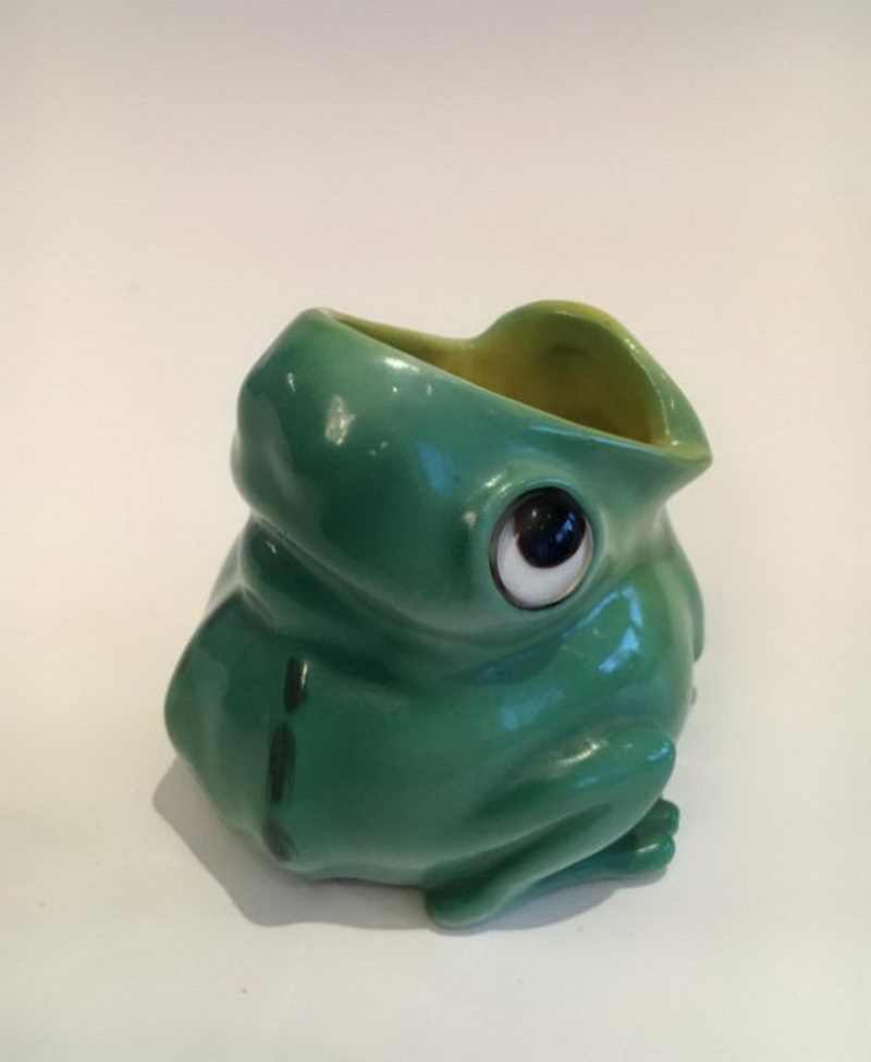 Grenouille stylisée en porcelaine. Dans le style de Marcel Sandoz