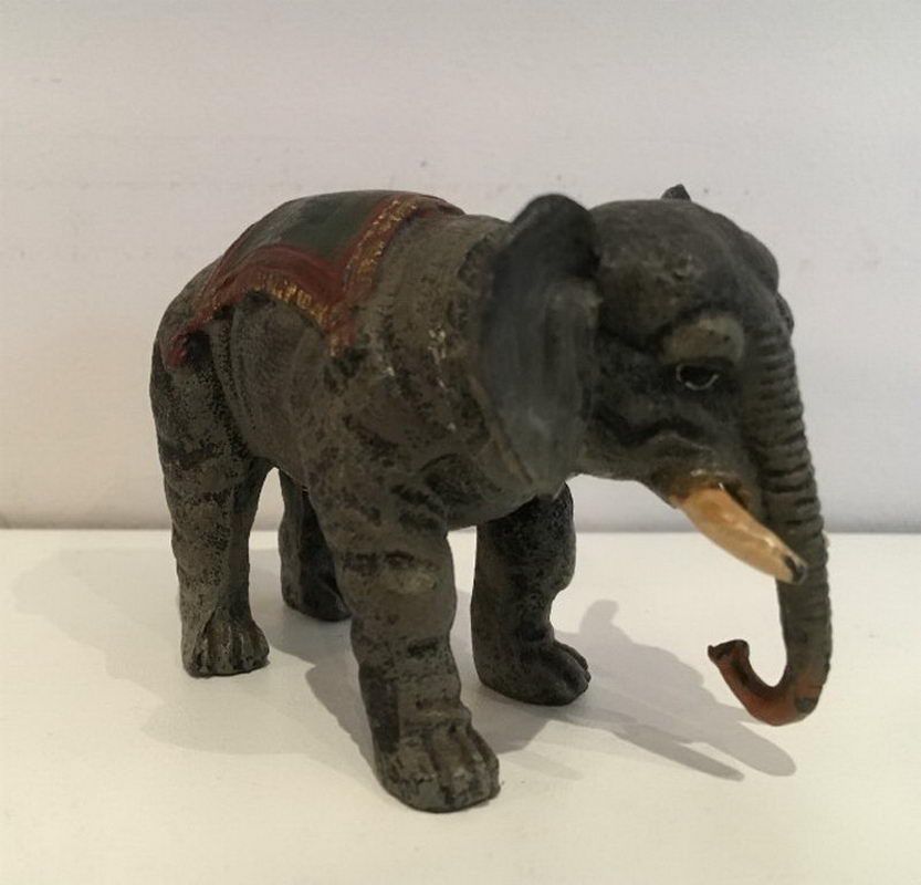 Sculpture d'Eléphant en Régule Polychrome