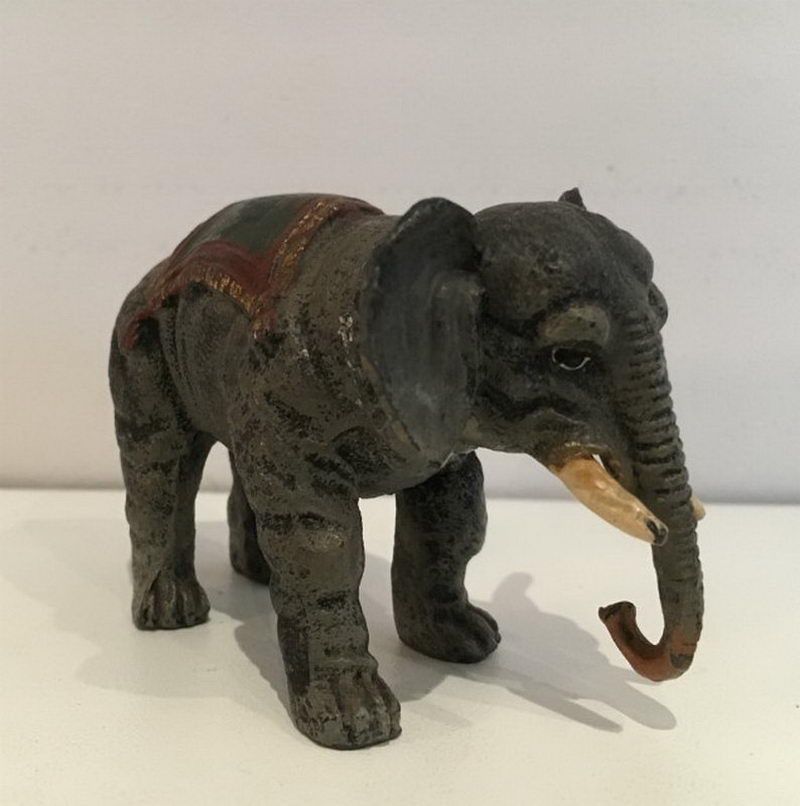 Sculpture d'Eléphant en Régule Polychrome