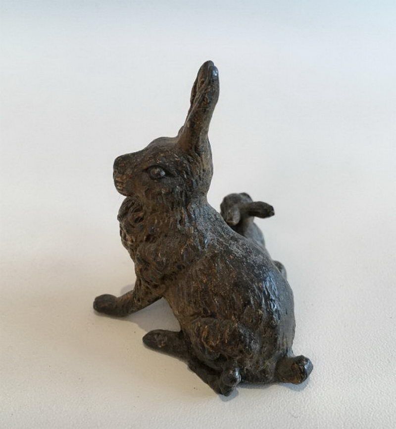 Petit Bronze représentant un Lapin et son Bébé