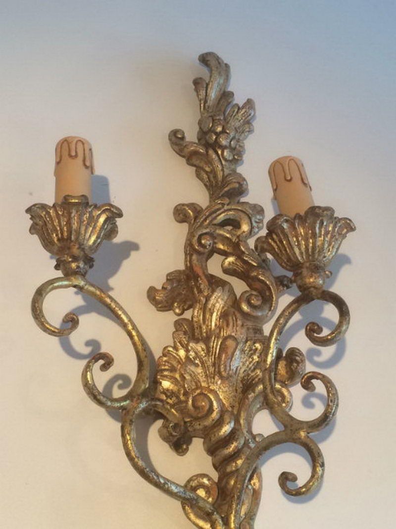Paire d'appliques italiennes en bois sculpté argenté et doré