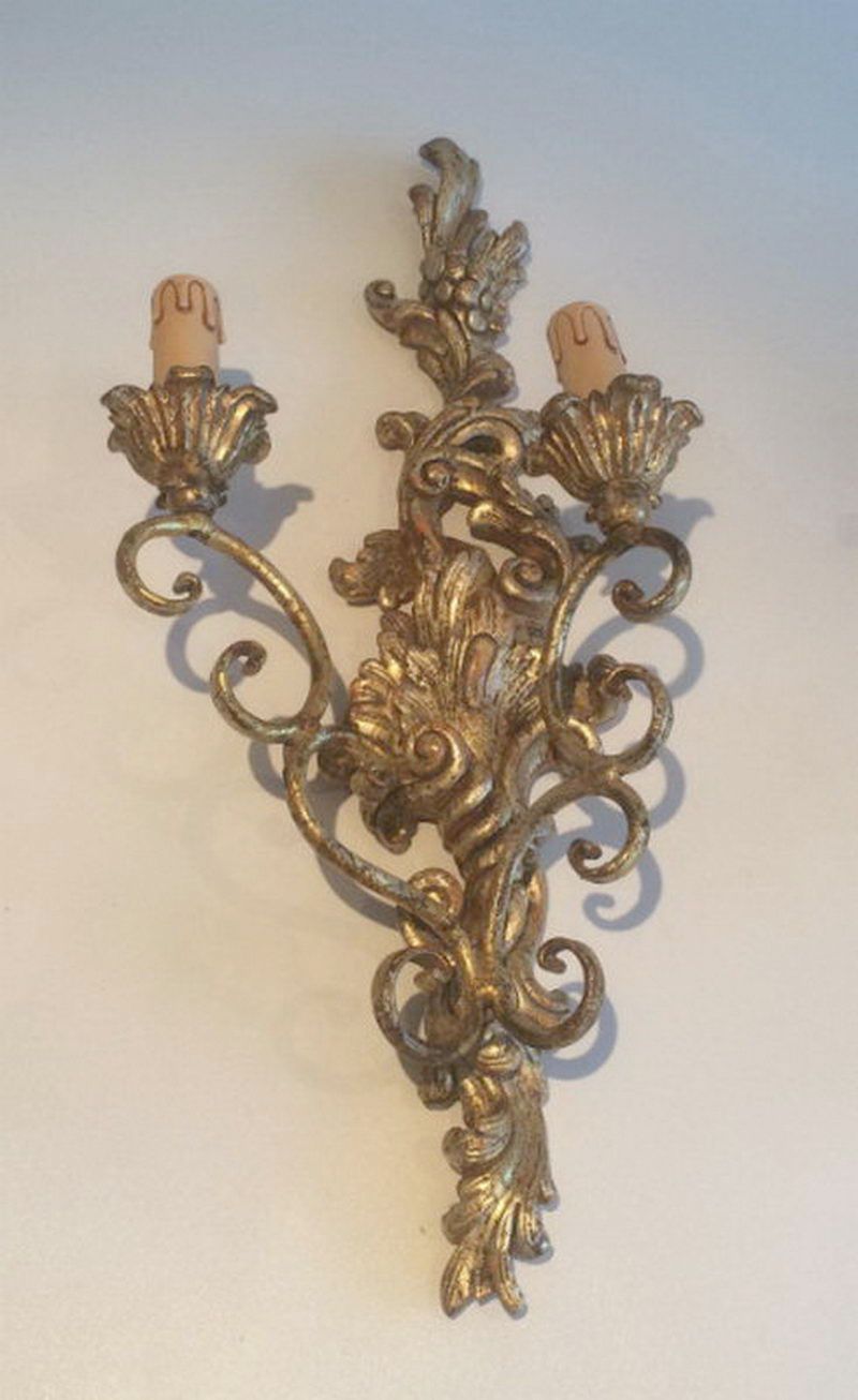 Paire d'appliques italiennes en bois sculpté argenté et doré