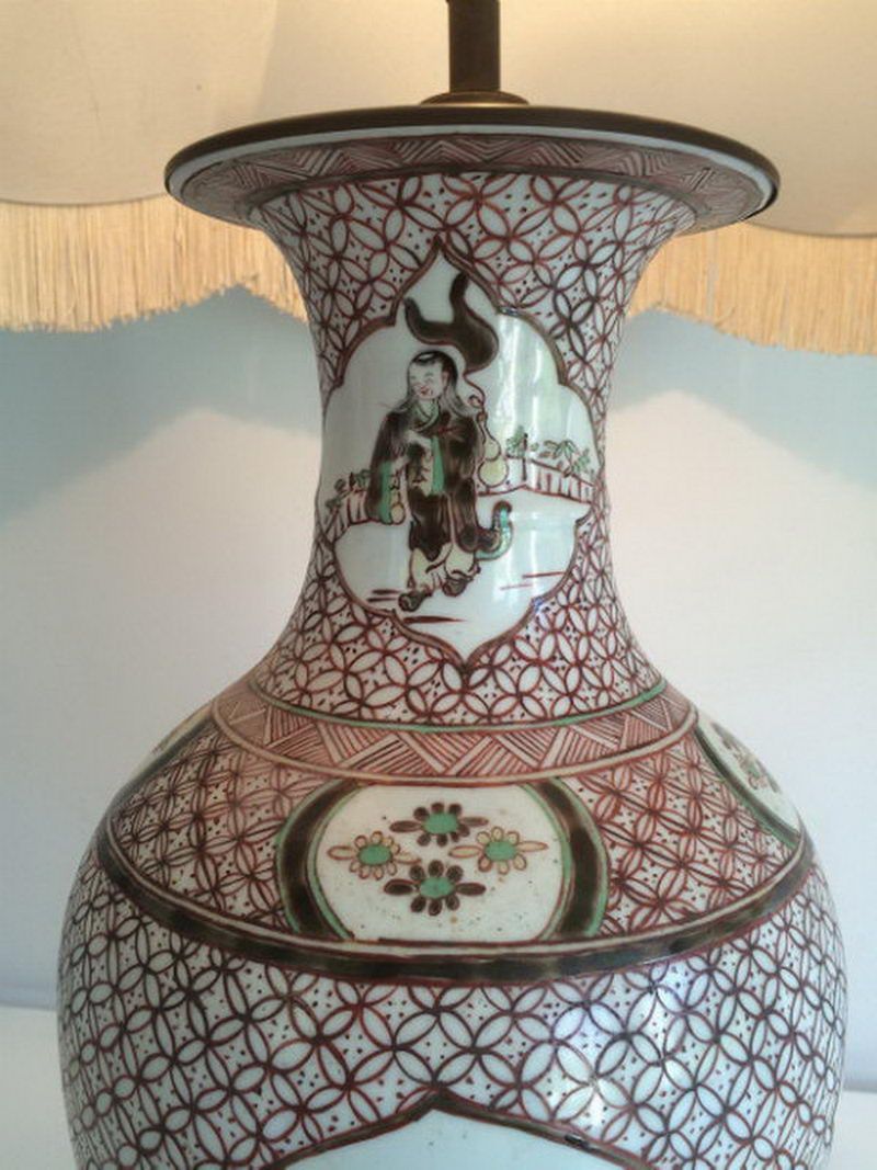 Paire de lampes en porcelaine à décors chinoisants