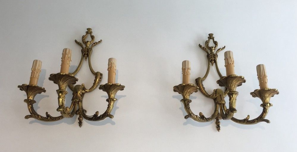 Paire d'Appliques de style Louis XV en Bronze à 3 Bras de Lumière