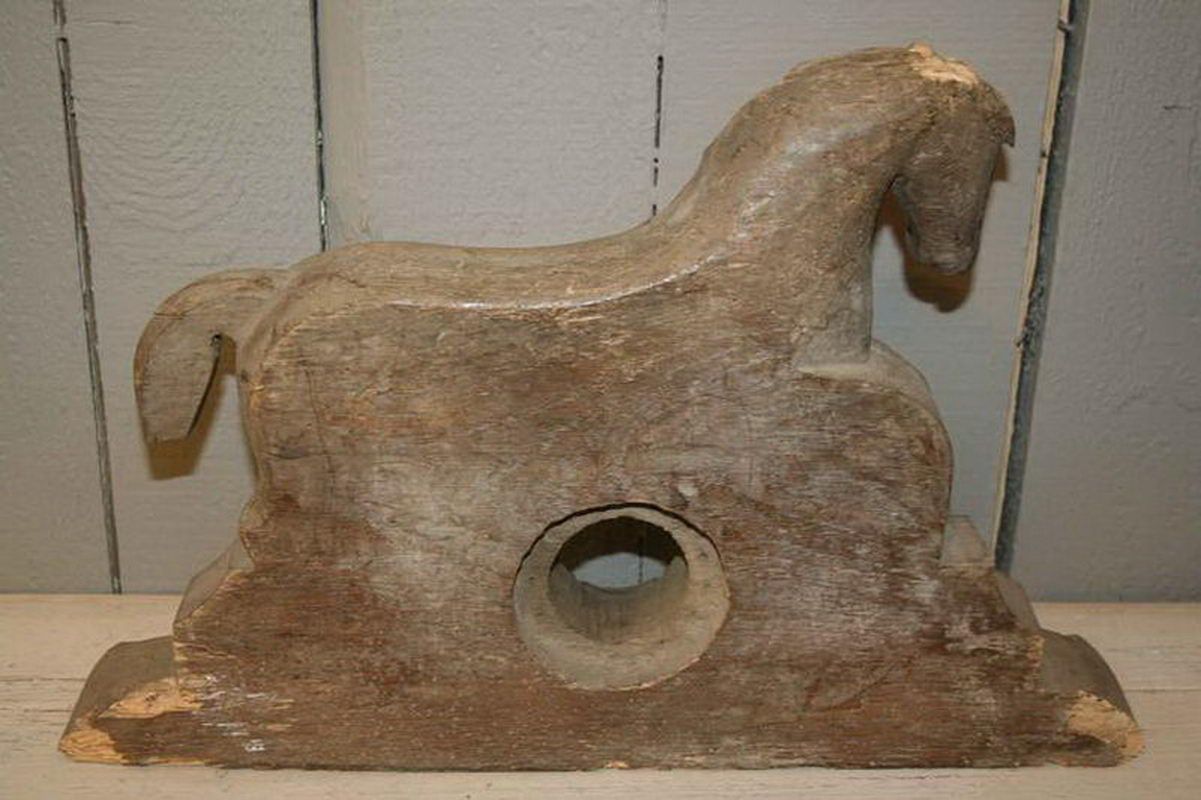 Horloge Cheval en Bois Sculpté