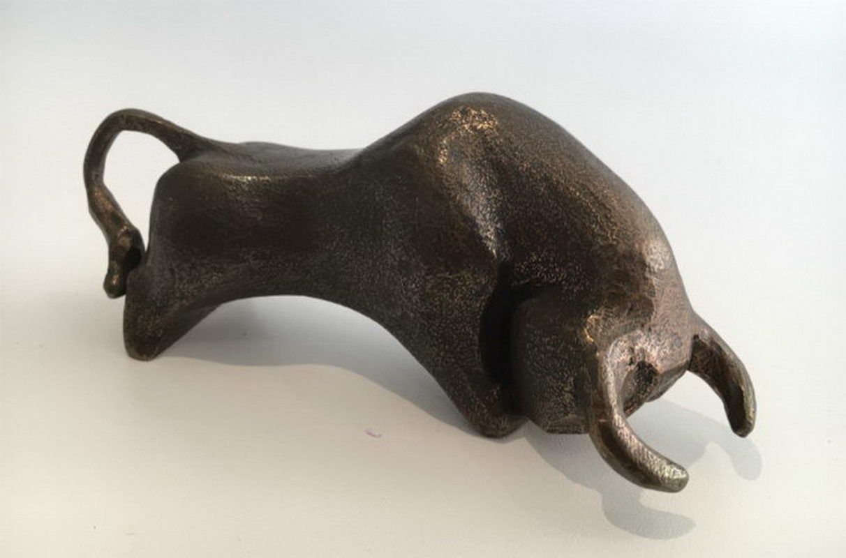 Sculpture d'un Taureau en Bronze Stylisé