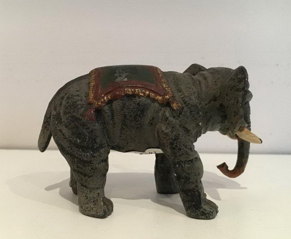 Sculpture d'Eléphant en Régule Polychrome